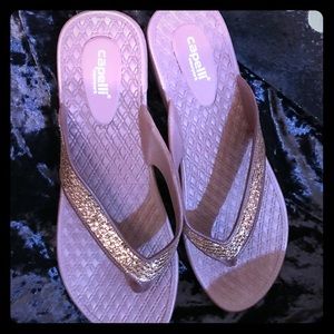 Capelli flip flops